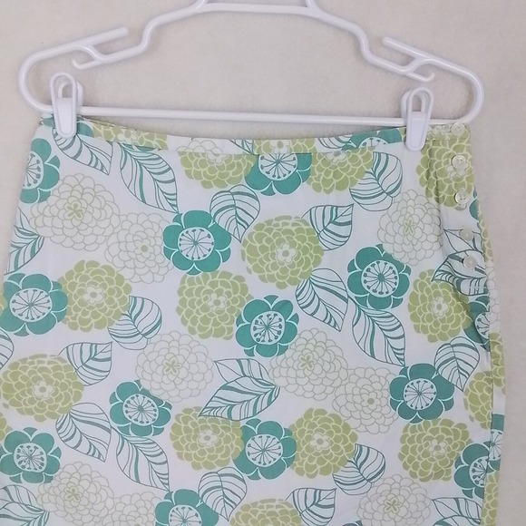 LOFT 100% Cotton Casual Short Skirt Size 12 Petite in White Green Floral Design - Picture 3 of 9